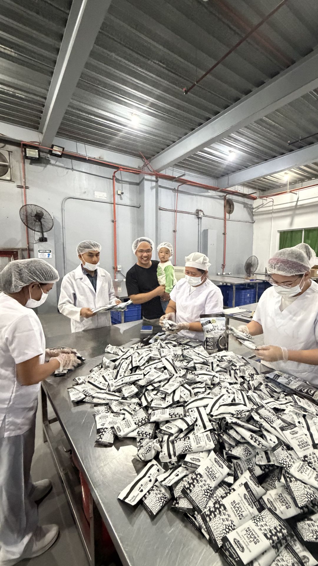 Nummy Blend Team at the Las Piñas Facility